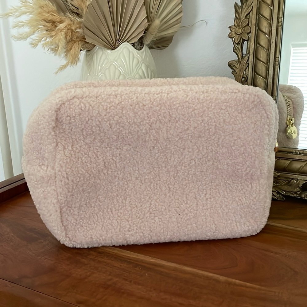 Stoney Clover large cozy sherpa pouch in light pink